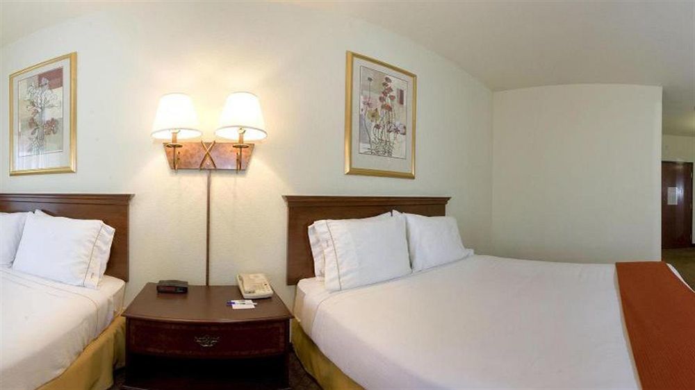Express And By Ihg Hotel 2*