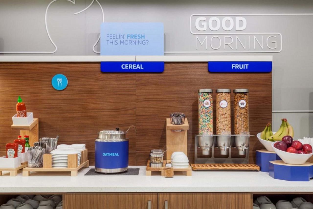 Express And By Ihg 2*