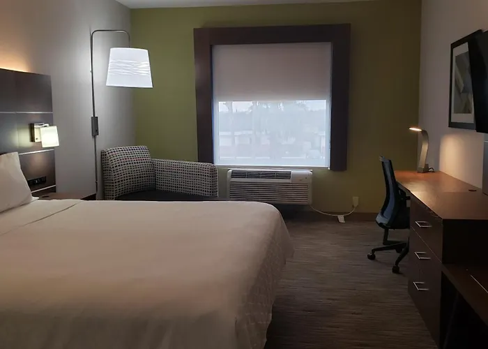Holiday Inn Express Hotel And Suites Weslaco By Ihg