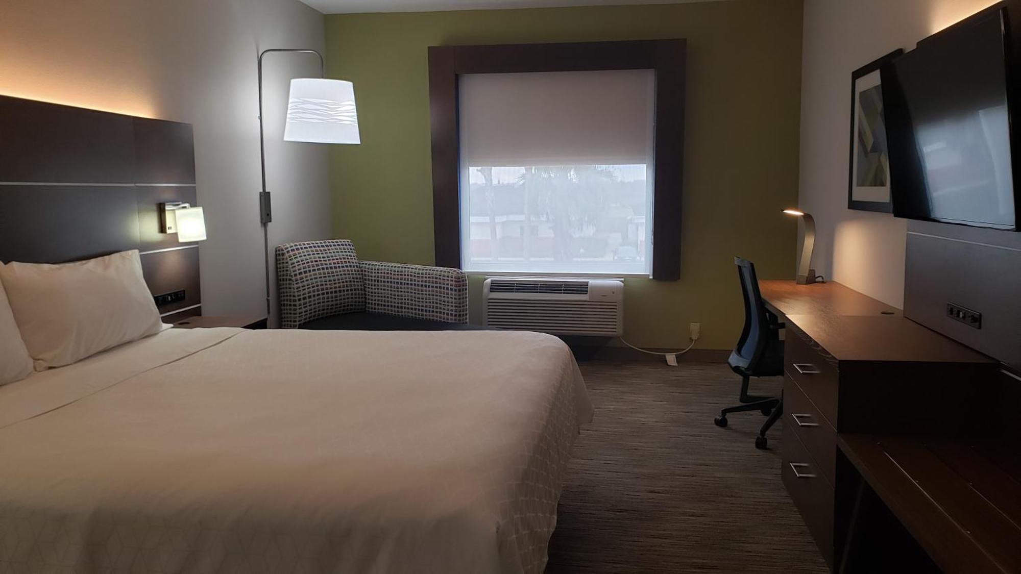 Express And By Ihg 2*