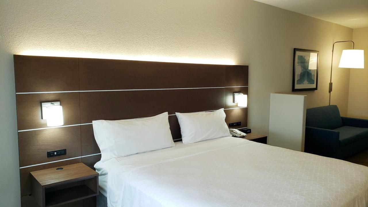 Express And By Ihg Hotel 2*