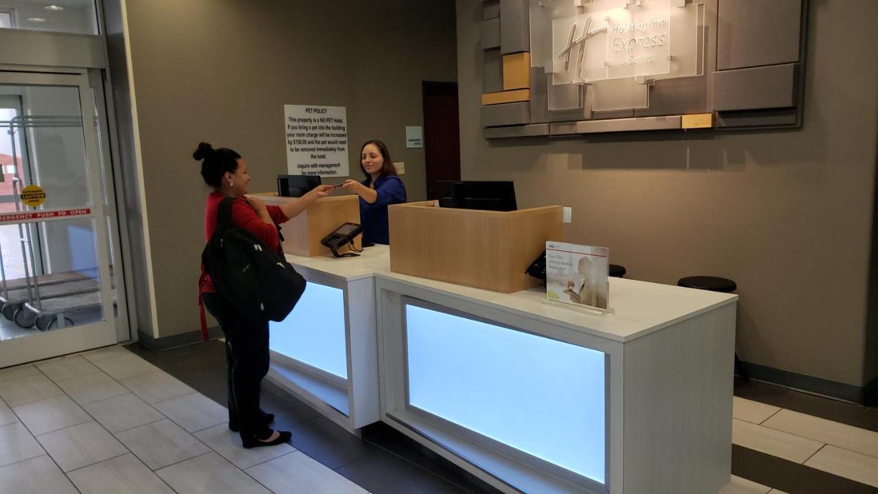 Express And By Ihg 2*